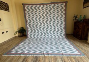 white and grey zig zag rug